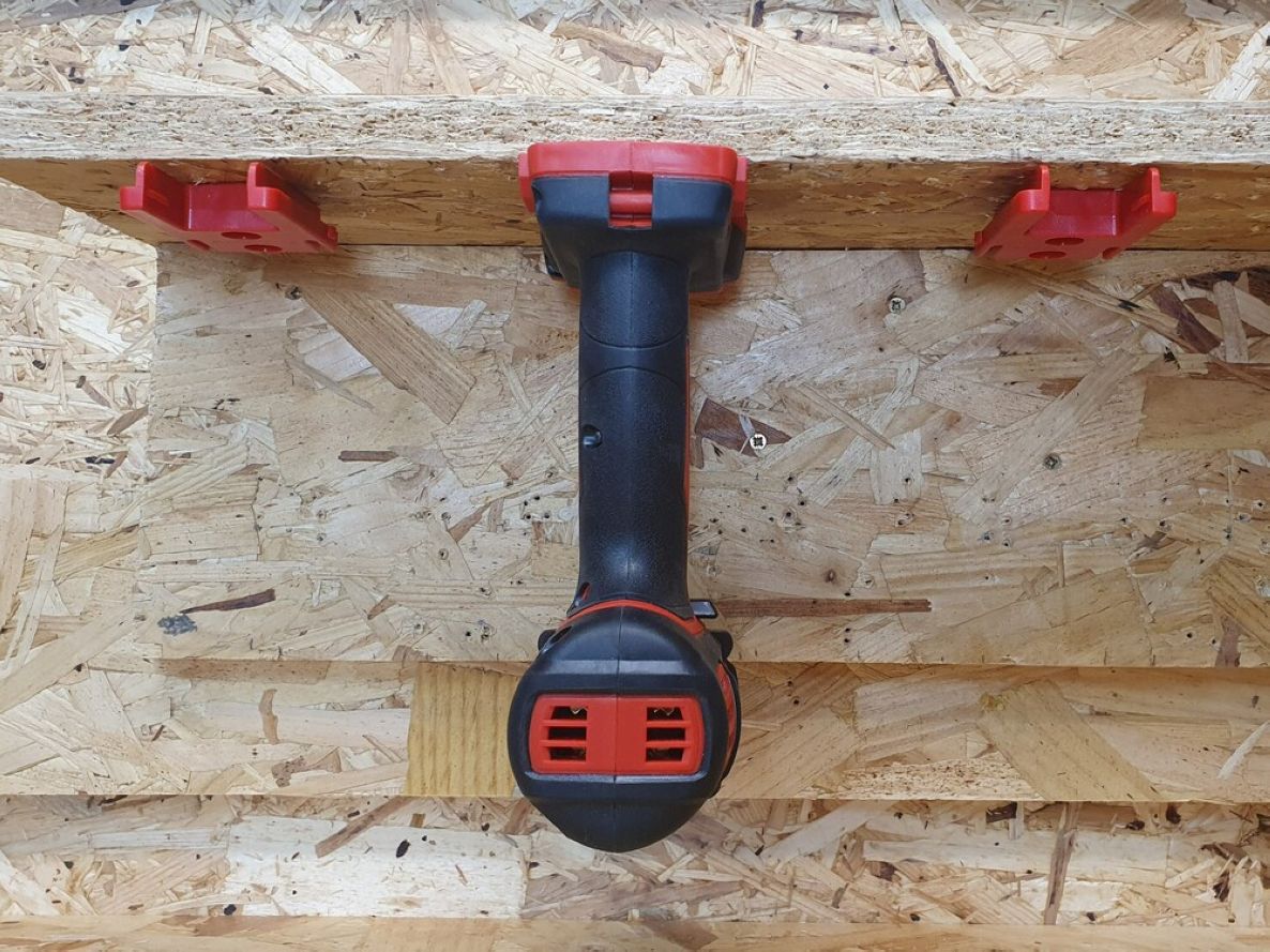 „StealthMounts“ TM-MW18-RED-4 raudoni įrankių laikikliai, skirti „Milwaukee M18“ (4 vnt. pakuotėje)