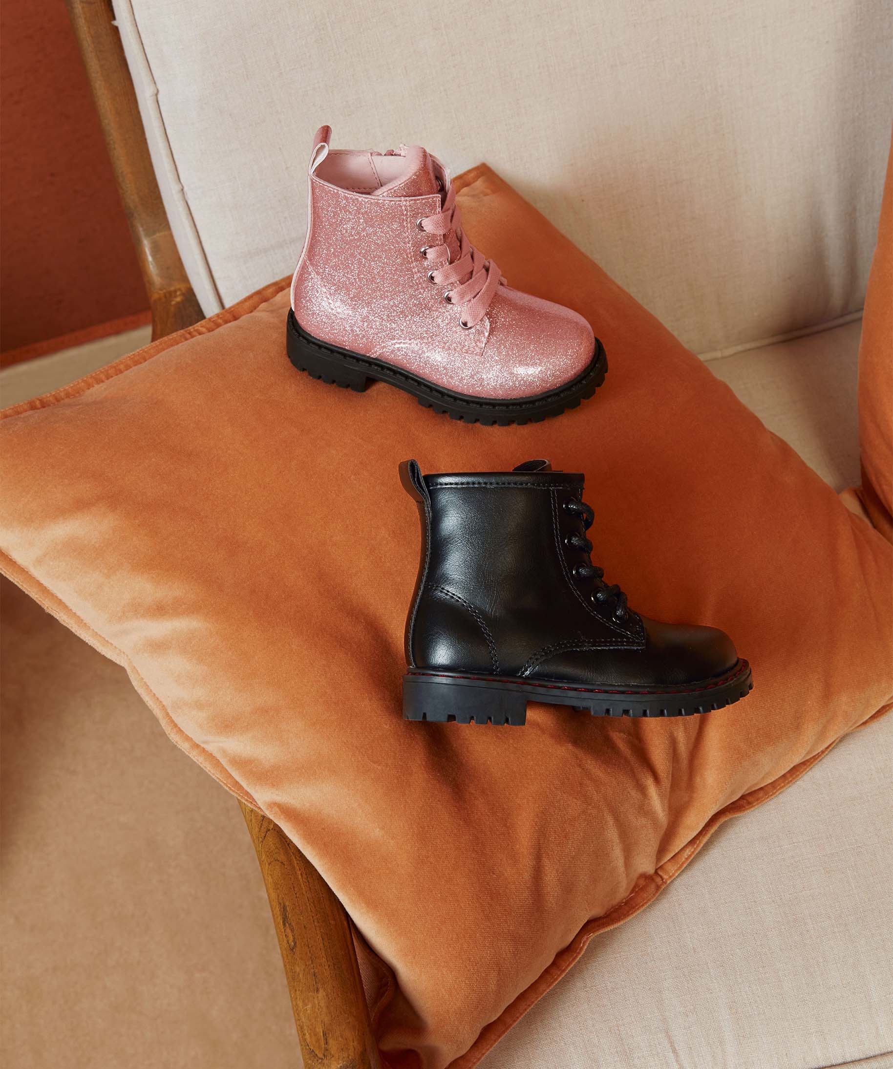 Boots bébé Garçon unies style rock à semelle crantée noir | GEMO