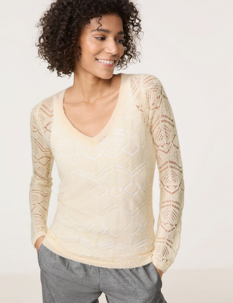 Leichter Pullover in Ajourstrick