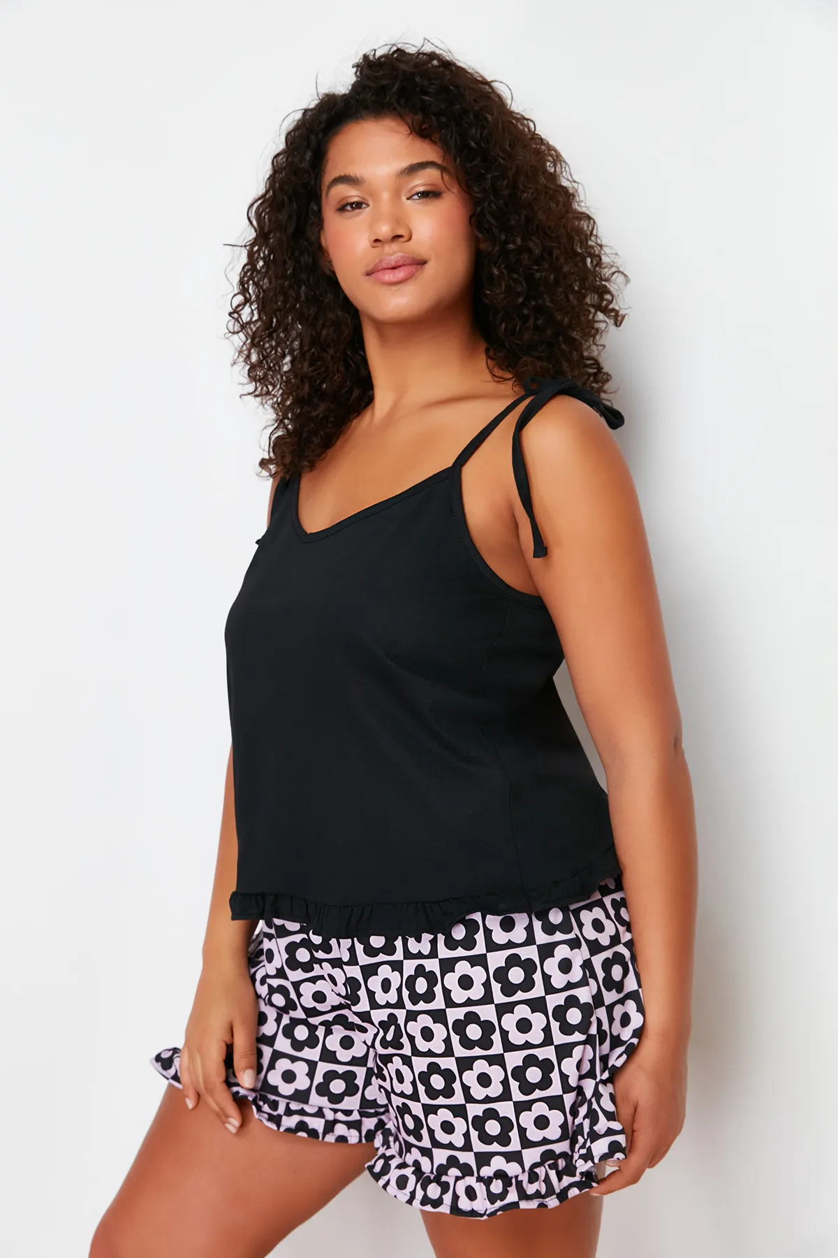 Trendyol Curve  Schwarzes Strickpyjama-Set mit Trägermuster TBBSS24AI00032