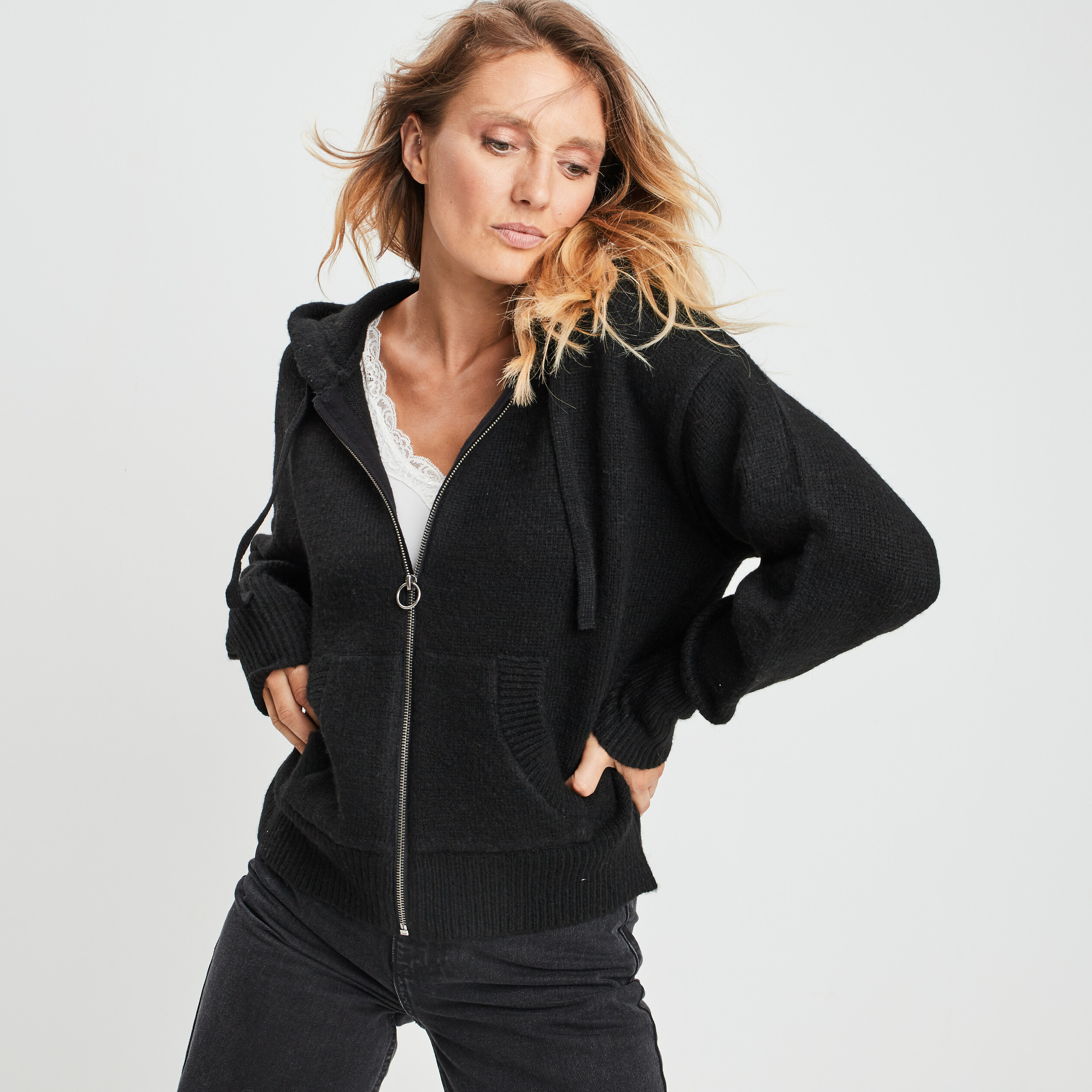 Gilet zippé à capuche noir femme | La Halle