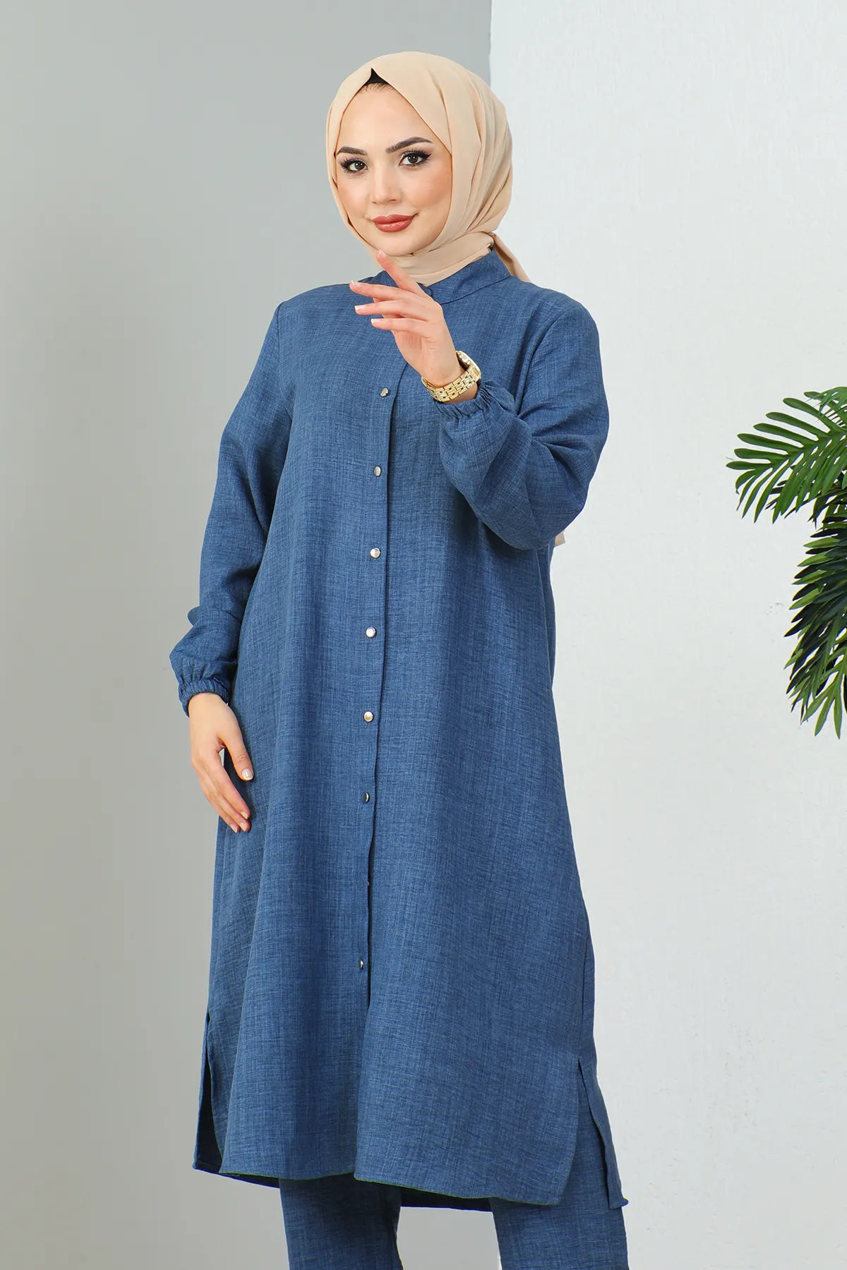 MODAQU  Indigoblaues Set aus Tunika und Hose mit Richterkragen