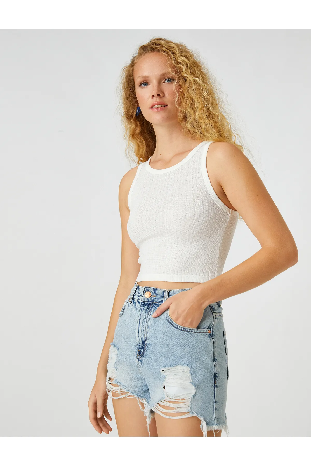 Koton  Şahika Ercümen X Koton – Crop Athlete Neckholder Collar