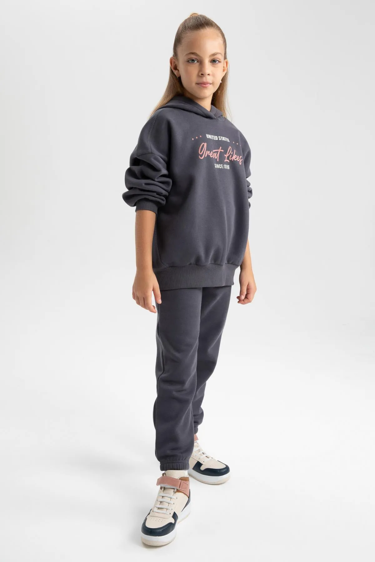 DeFacto  Zweiteiliges Set aus weichem Fuzzy-Sweatshirt und Trainingshose für Mädchen
