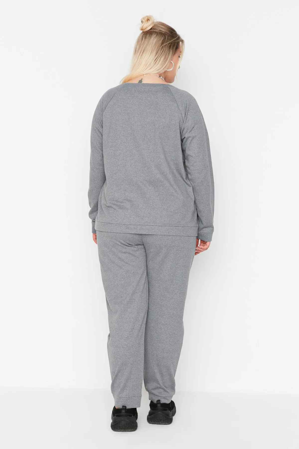 Trendyol Curve  Graues Pyjama-Set aus Strick
