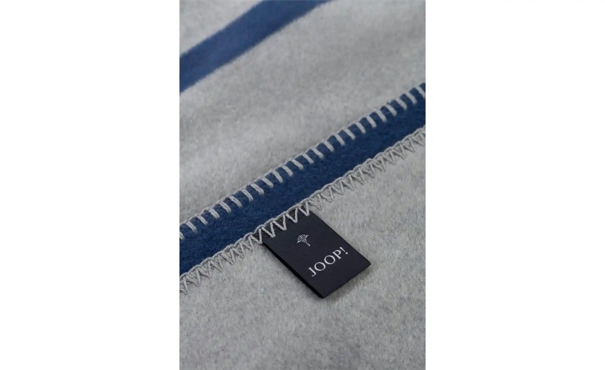 JOOP! Wohndecke Logo Stripes
