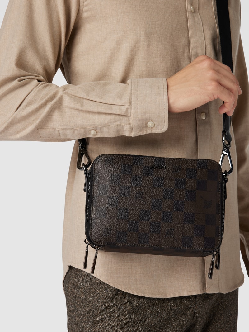 Kulturtasche mit Allover-Muster in mittelbraun