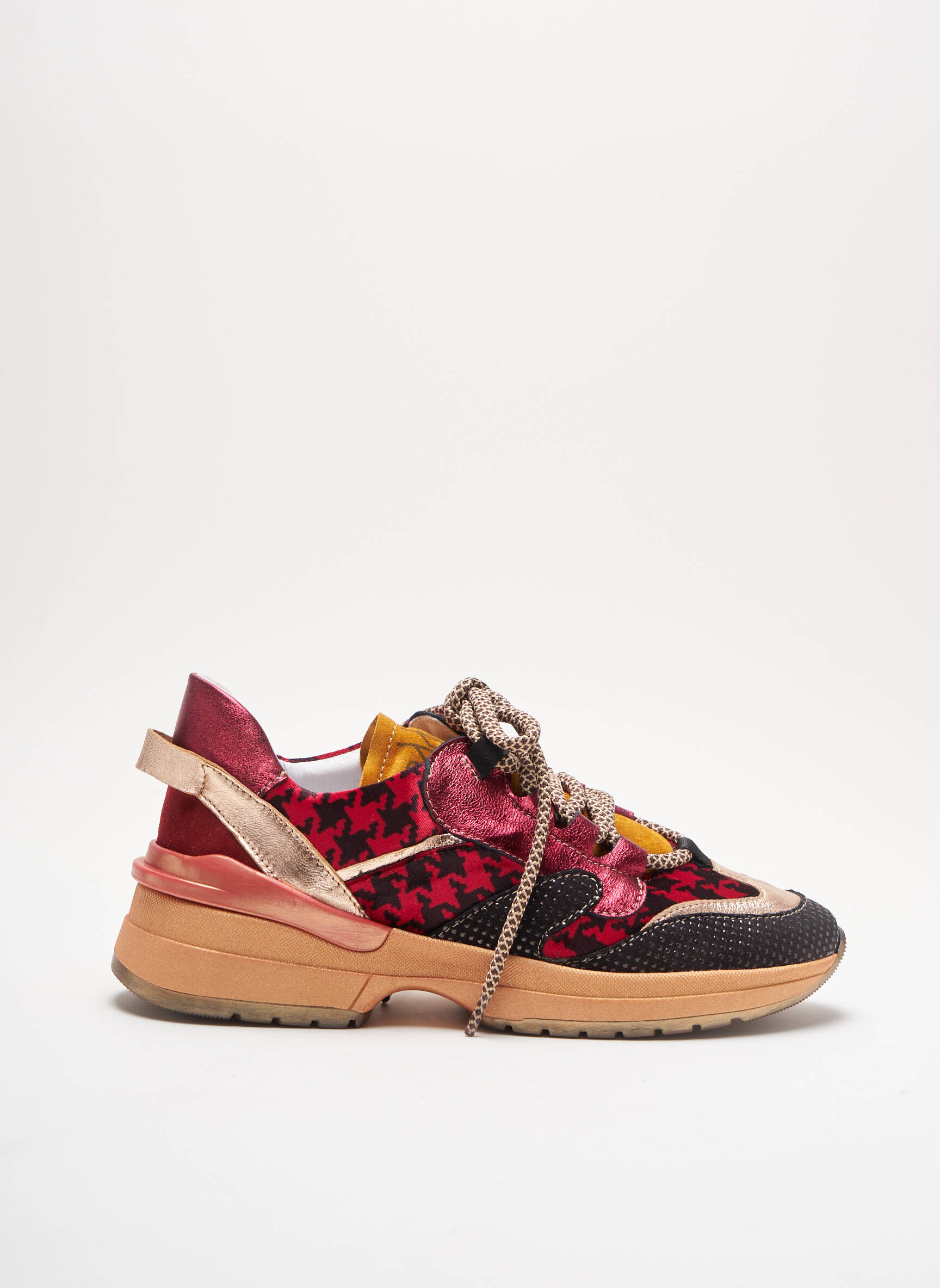 Vaddia Baskets Femme couleur rouge