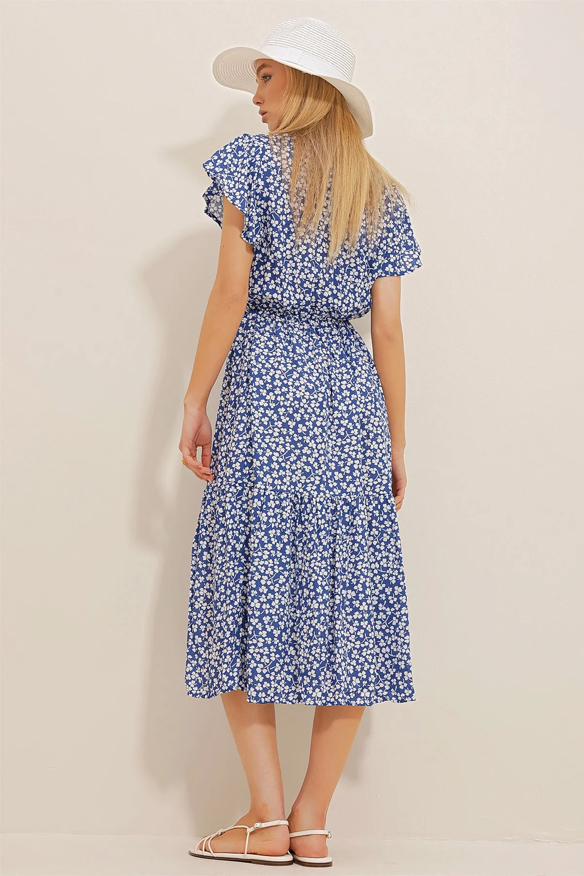 Trend Alaçatı Stili  Damenkleid aus blau-weißem, zweireihigem Kragenrock mit Volants aus Viskose ALC-X4373