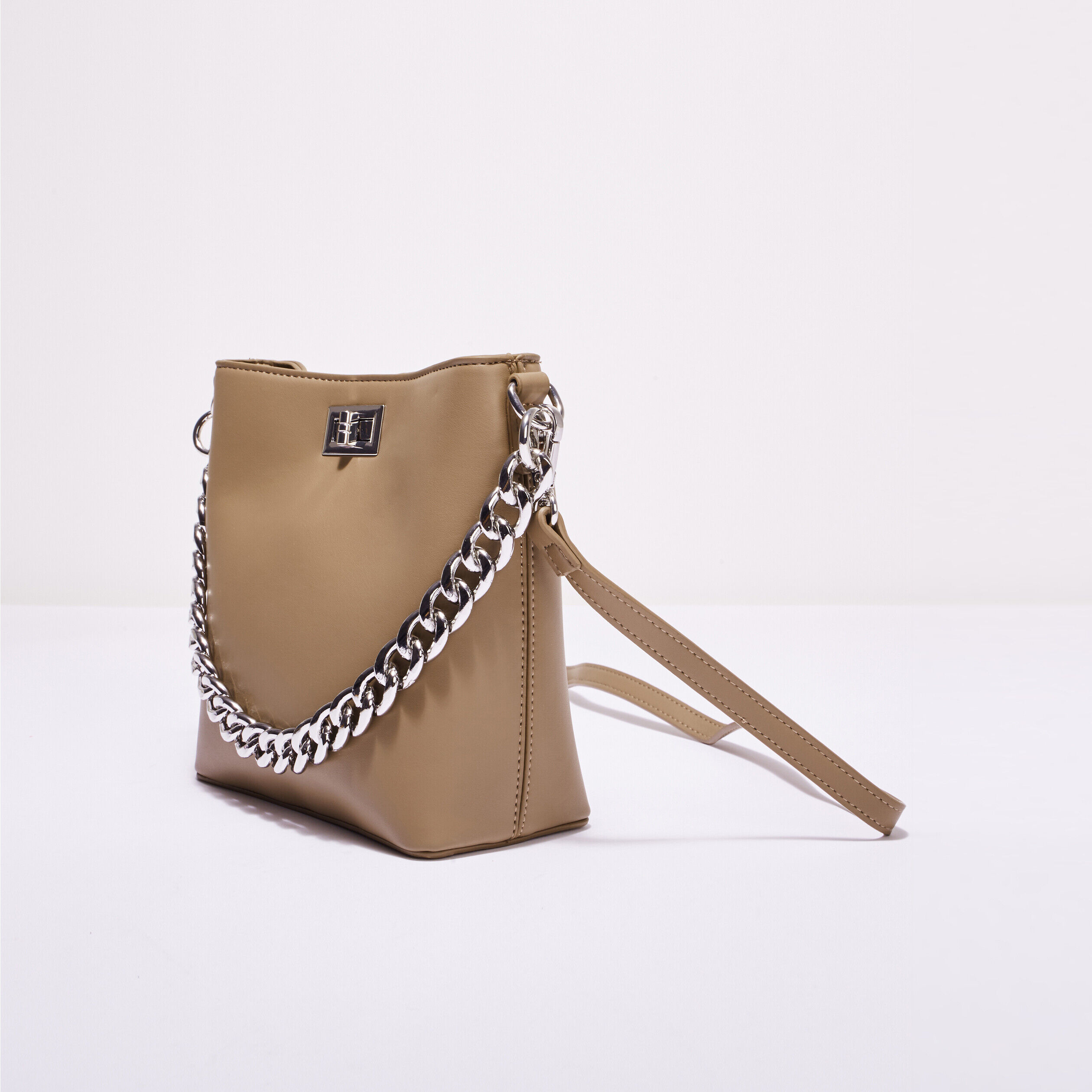 Sac avec anse chaîne marron foncé femme | Cache Cache