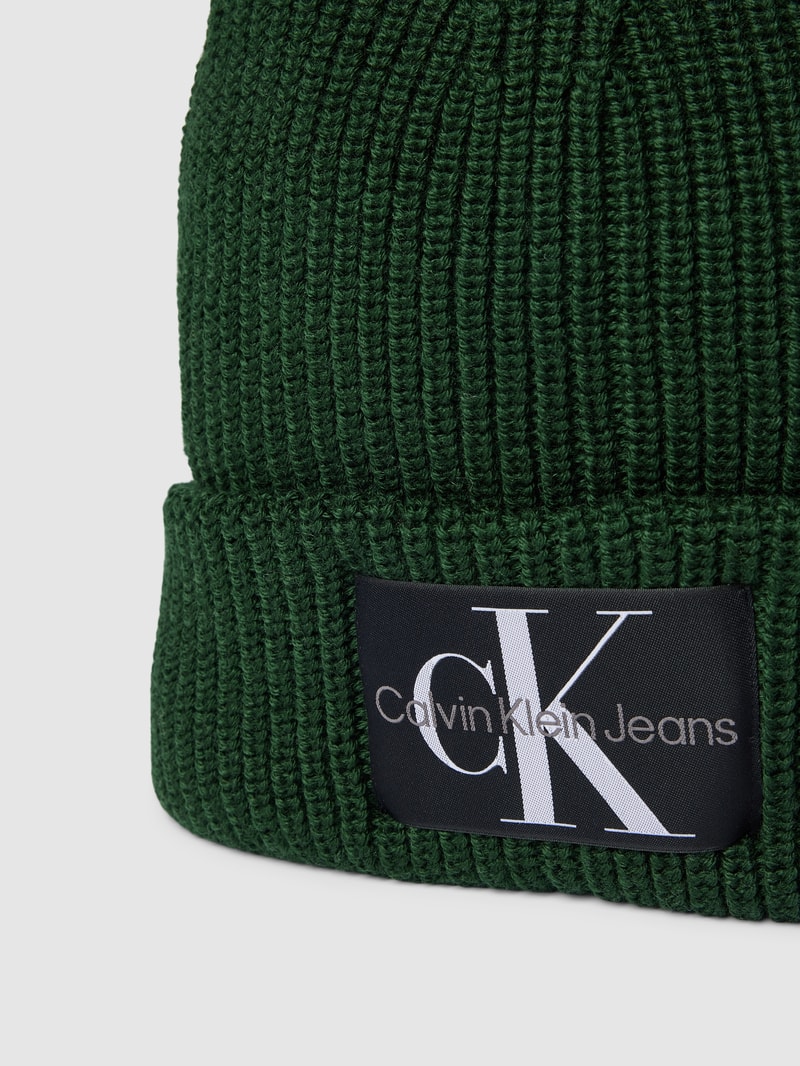 Beanie mit Label-Patch in dunkelgrün