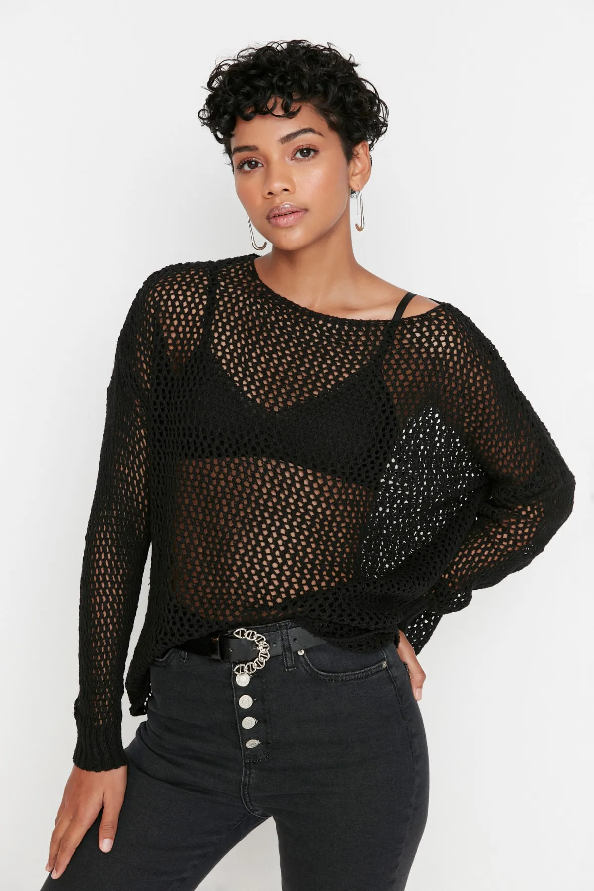 Trendyol Collection  Schwarzer, durchbrochener/perforierter Strickpullover aus Baumwolle mit extra weiter Passform TWOAW20FV0184
