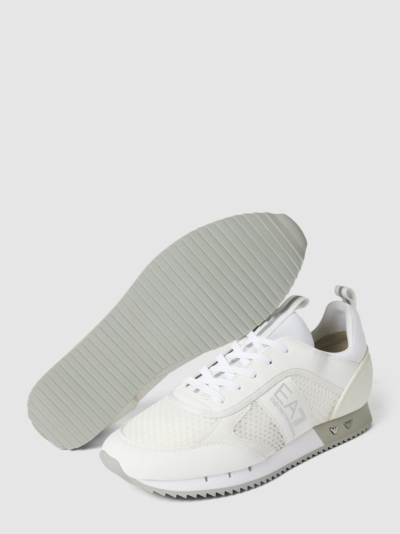 Sneaker mit Label-Details in weiß