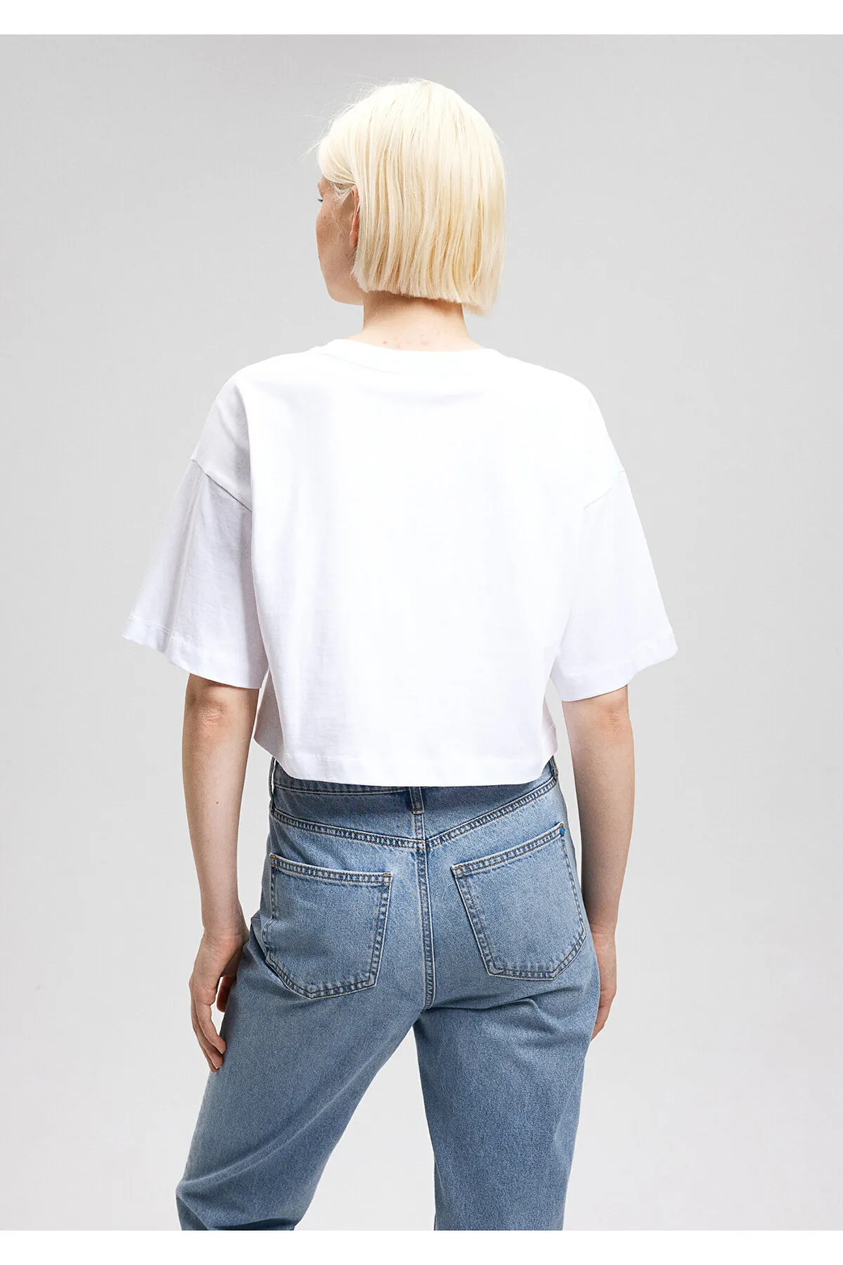 Mavi  Weißes Crop-T-Shirt mit Logo-Print, Crop / Short Cut 1611585-620