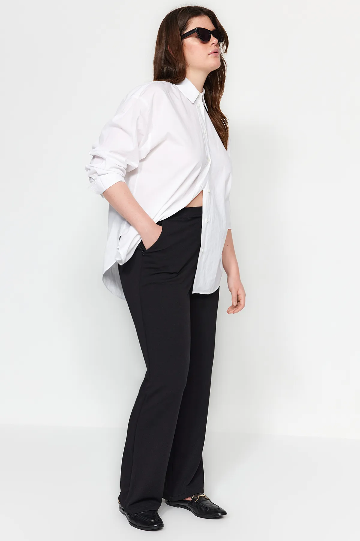 Trendyol Curve  Schwarze Hose aus gestricktem Crêpe mit hoher Taille, große Größe TBBAW24AR00022