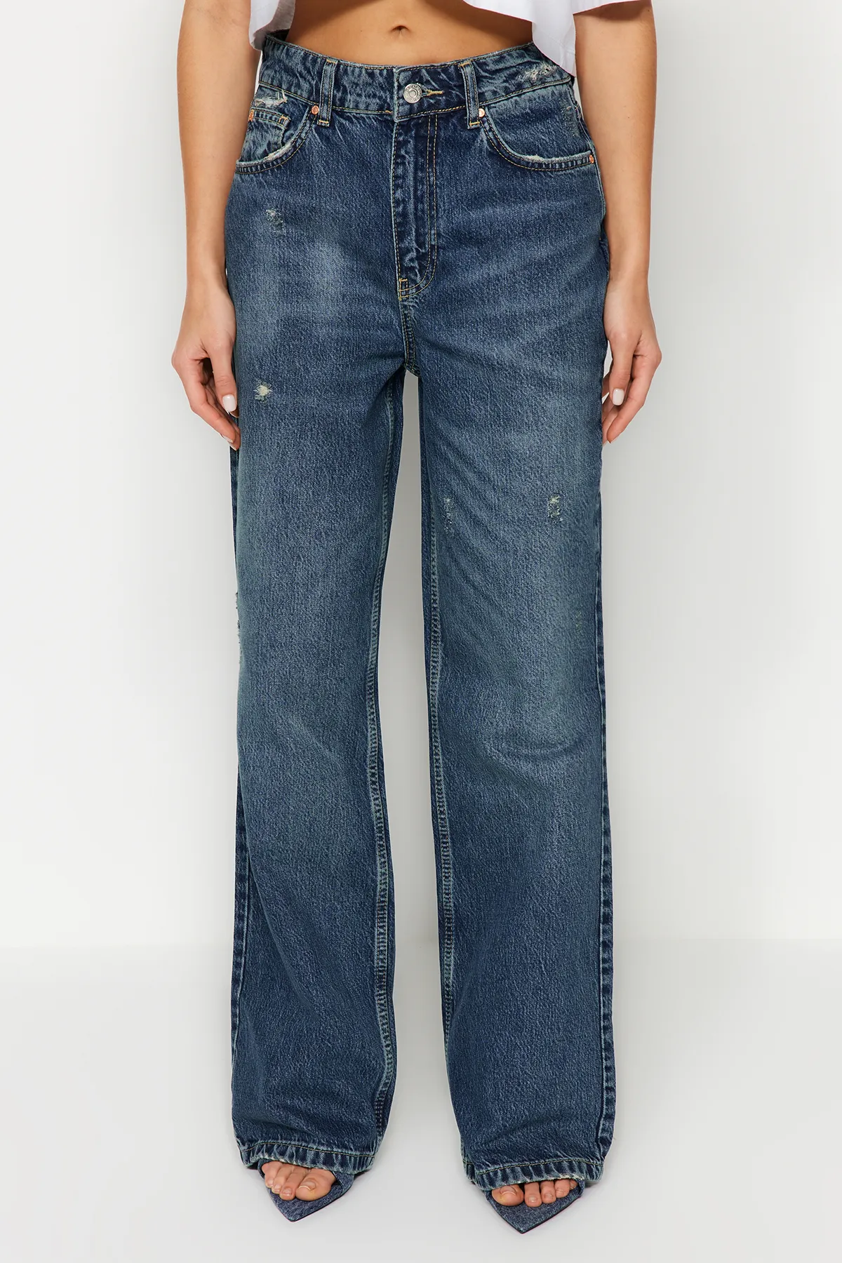 Trendyol Collection  Blaue, nachhaltigere, zerrissene Jeans mit hoher Taille und weitem Bein TWOSS24JE00023