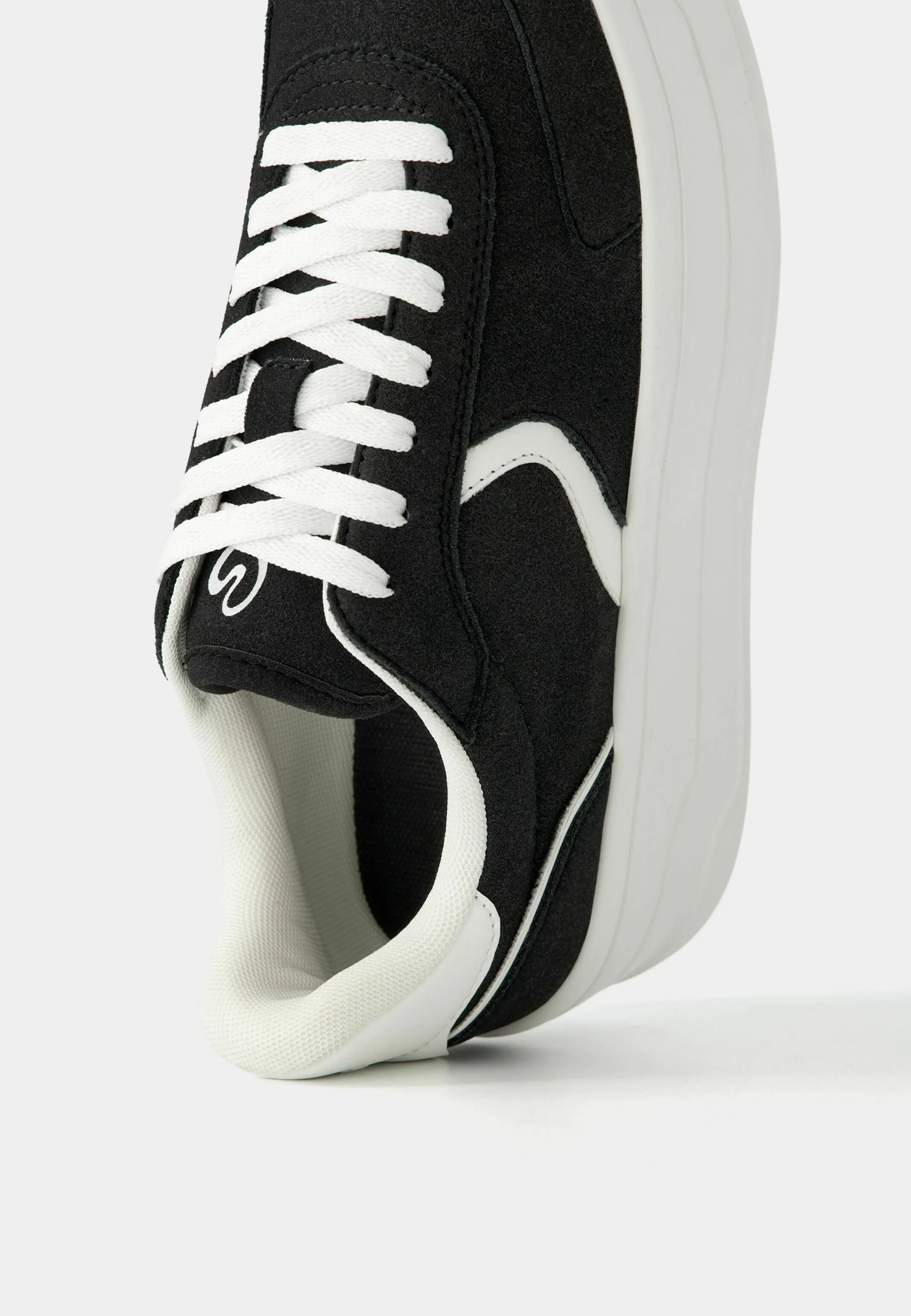 Bershka CONTRAST - Zapatillas bajas