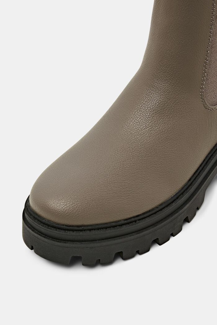 Grobe Boots in Lederoptik
