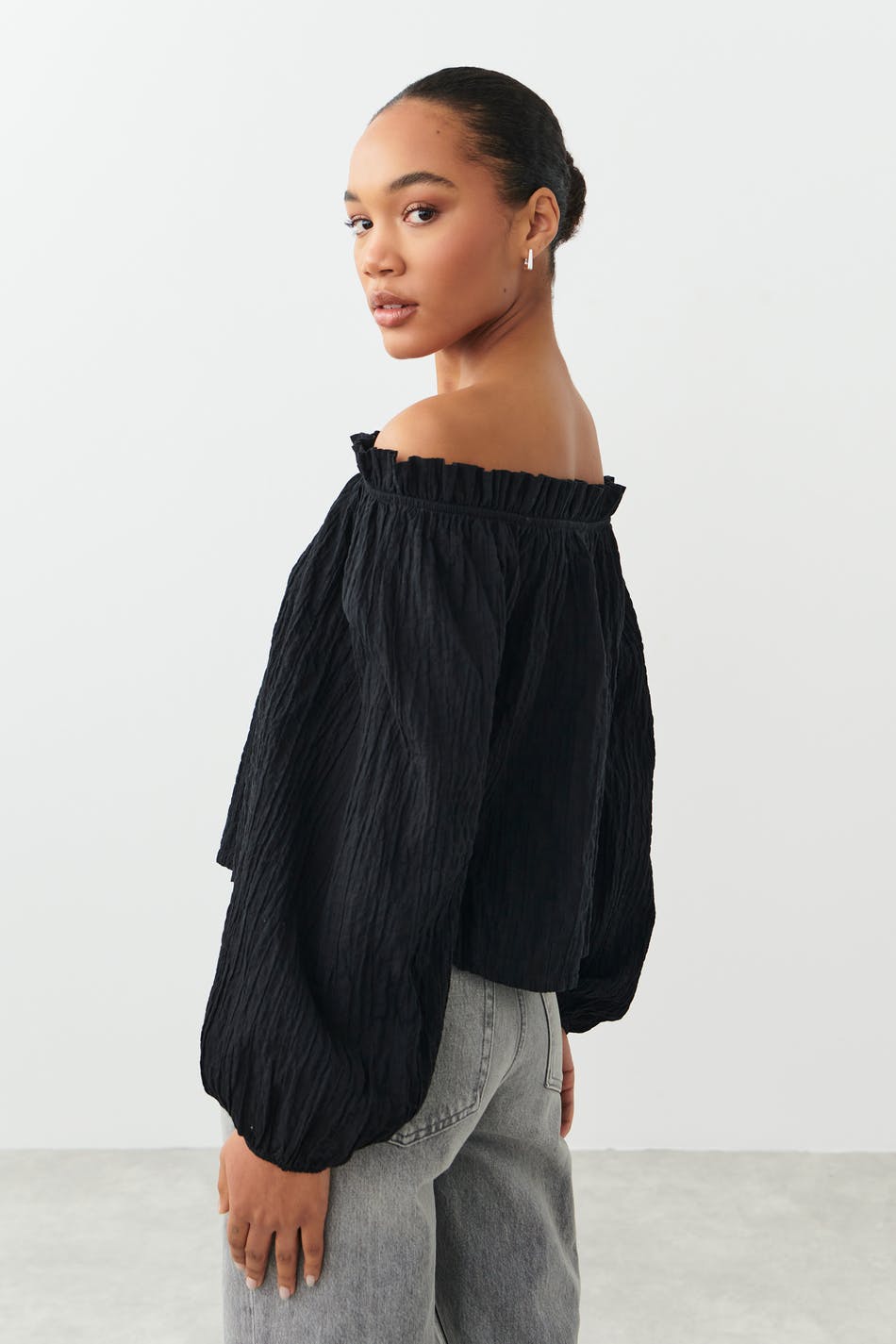 Offshoulder top