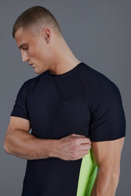 Man Active Muscle Fit Colorblock T-Shirt