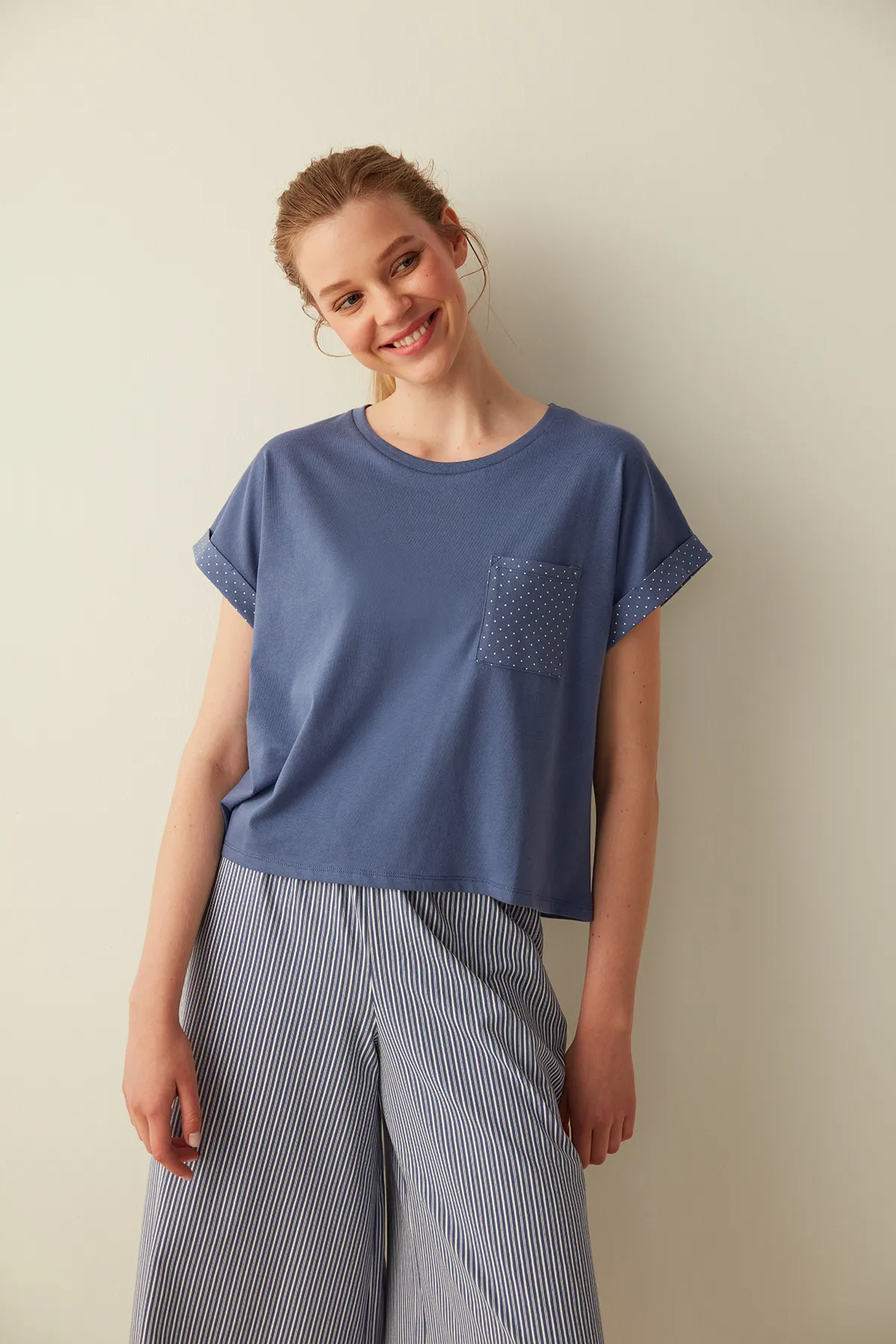 Penti  Marineblaues T-Shirt-Pyjamaoberteil mit gepunkteter Tasche