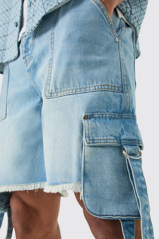 Lockere hellblaue Jeansshorts mit Cargo-Taschen