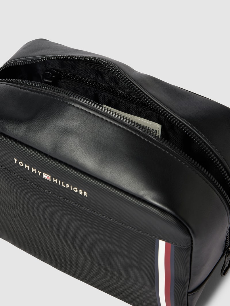 Kulturtasche mit Label-Details Modell 'PIQUE' in schwarz