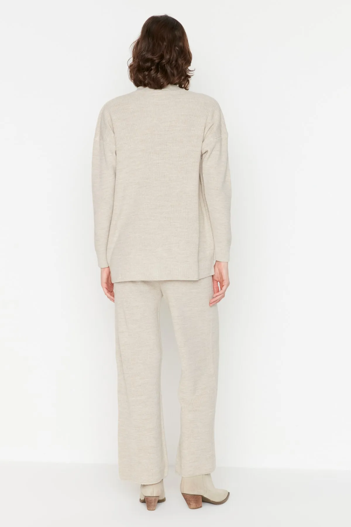Trendyol Collection  Beiges Super-Oversize-Strickoberteil und -Unterteil-Set TWOAW23AU00001