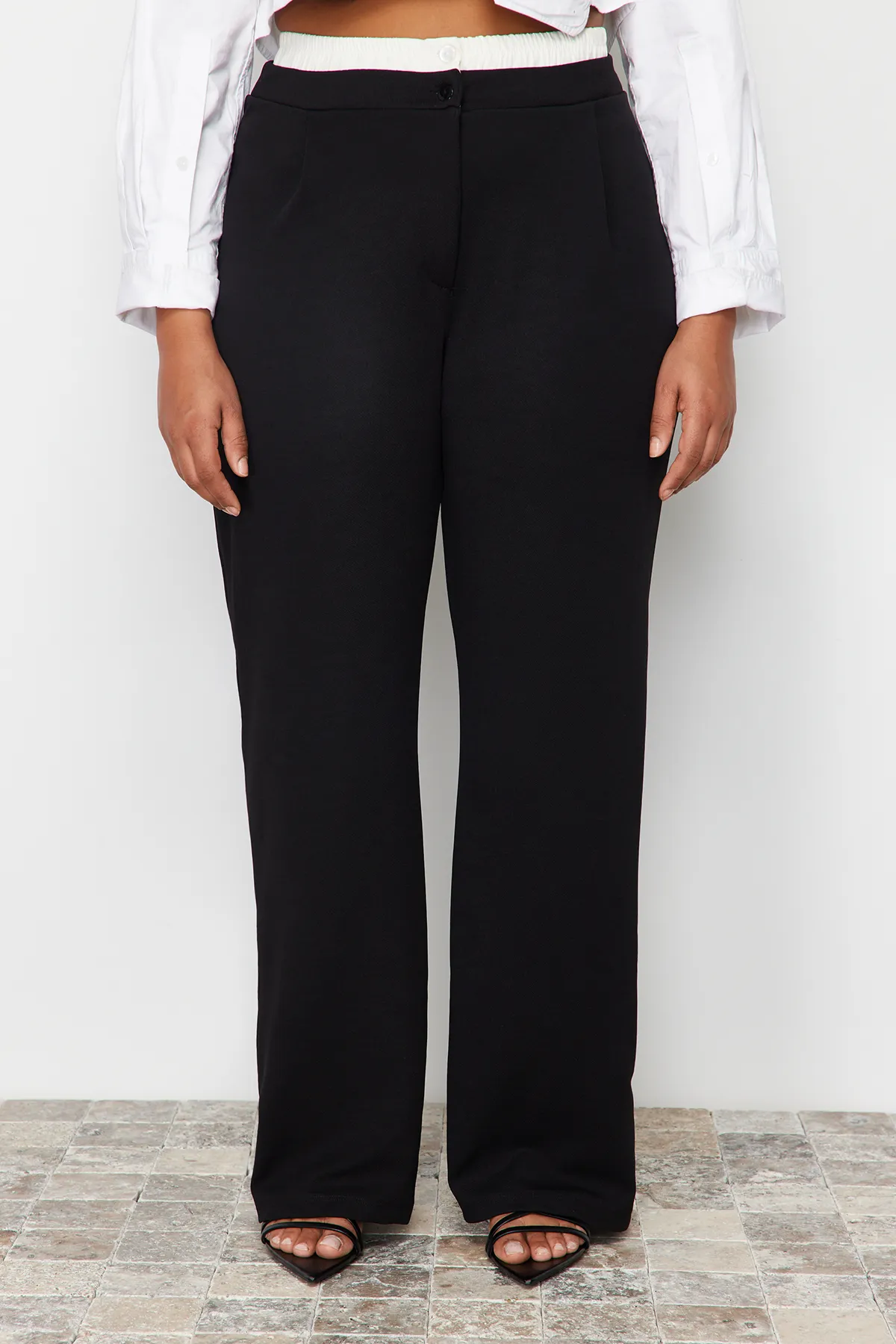Trendyol Curve  Schwarze Strickhose mit Taillendetail TBBSS24AR00000
