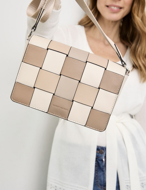 Kleine Schultertasche mit Flechtmuster