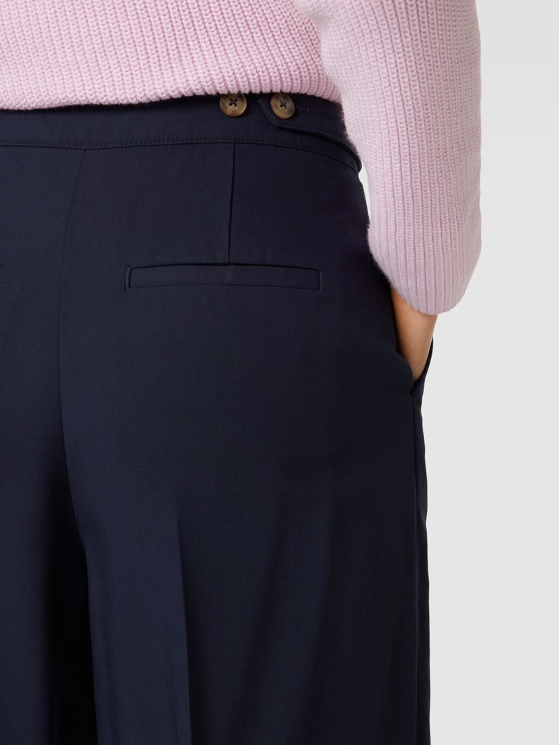 Shorts mit seitlichen Eingrifftaschen in marineblau
