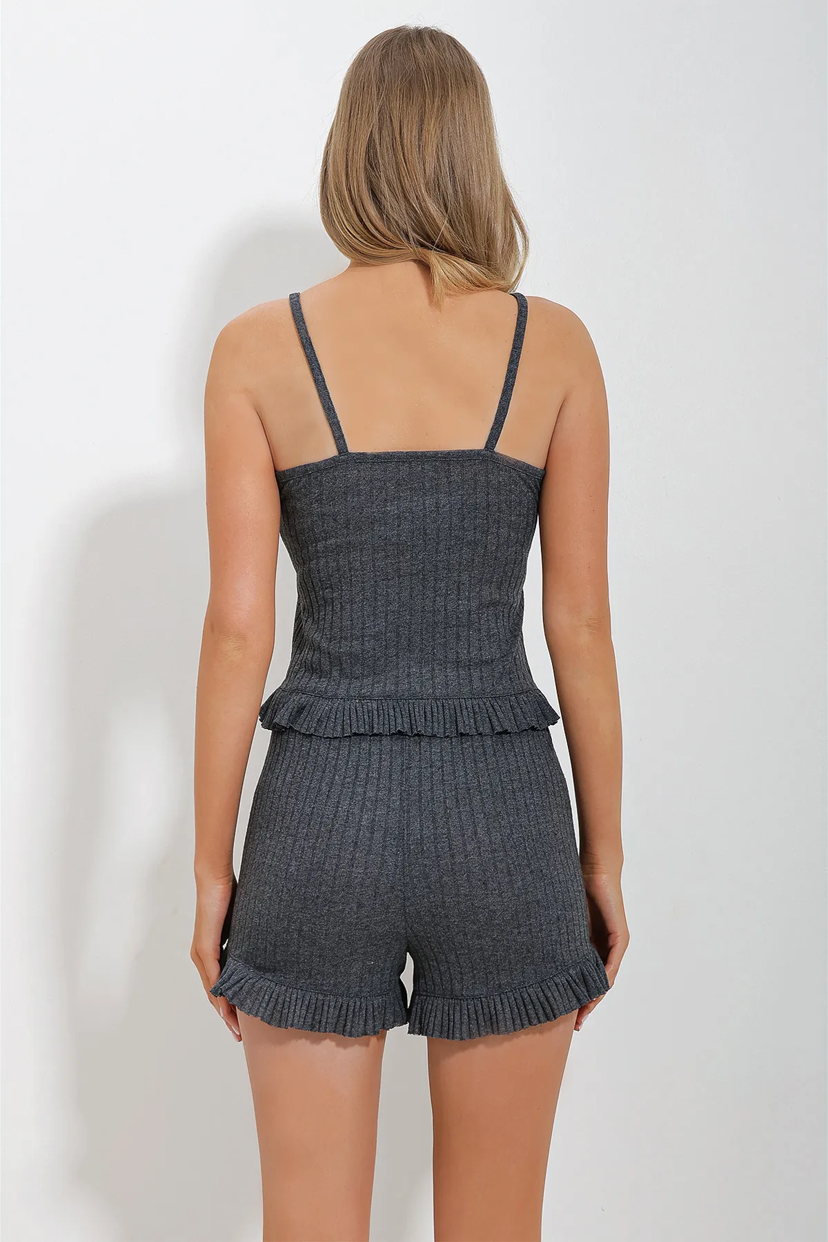 Trend Alaçatı Stili  Graues Doppelset mit Rüschen und Seilriemen für Damen ALC-X11542