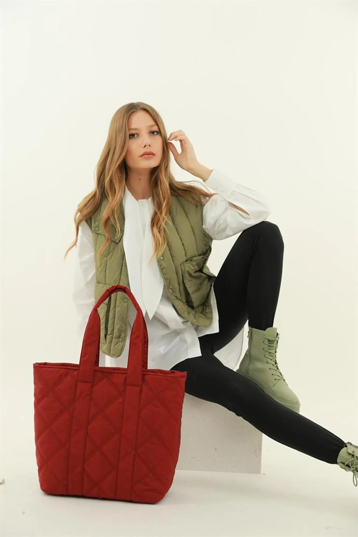 Madamra  Damen-Pufftasche mit gestepptem Muster in Weinrot