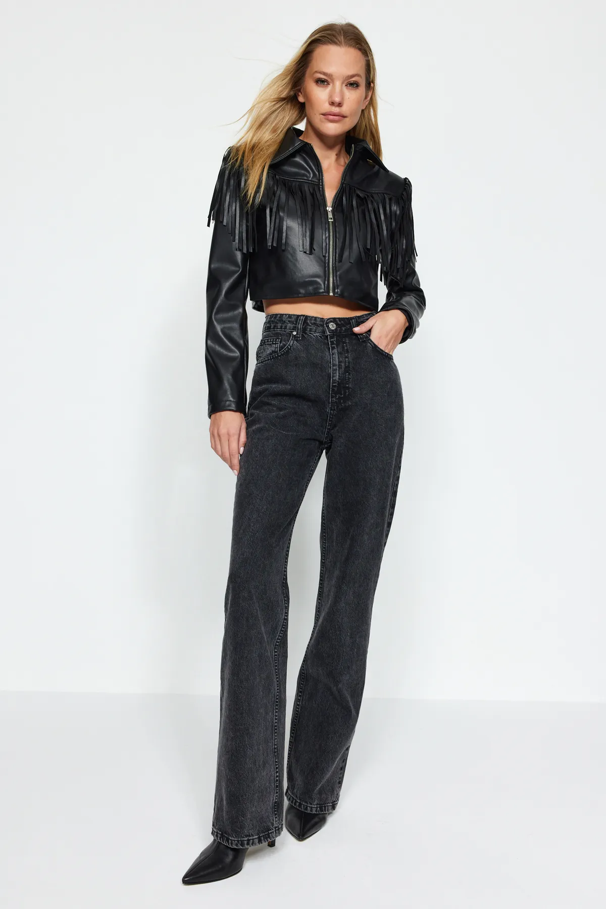 Trendyol Collection  Schwarze Jeans mit hoher Taille und weitem Bein TWOAW24JE00157
