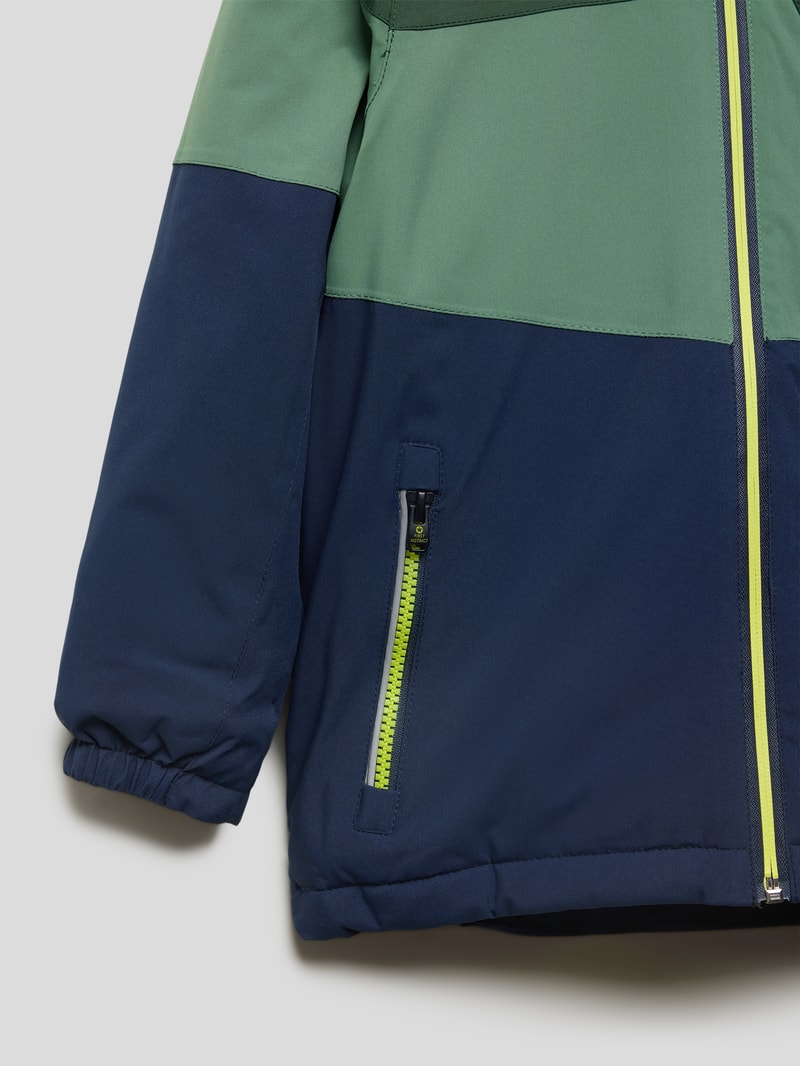 Funktionsjacke mit Label-Patch in olivgrün
