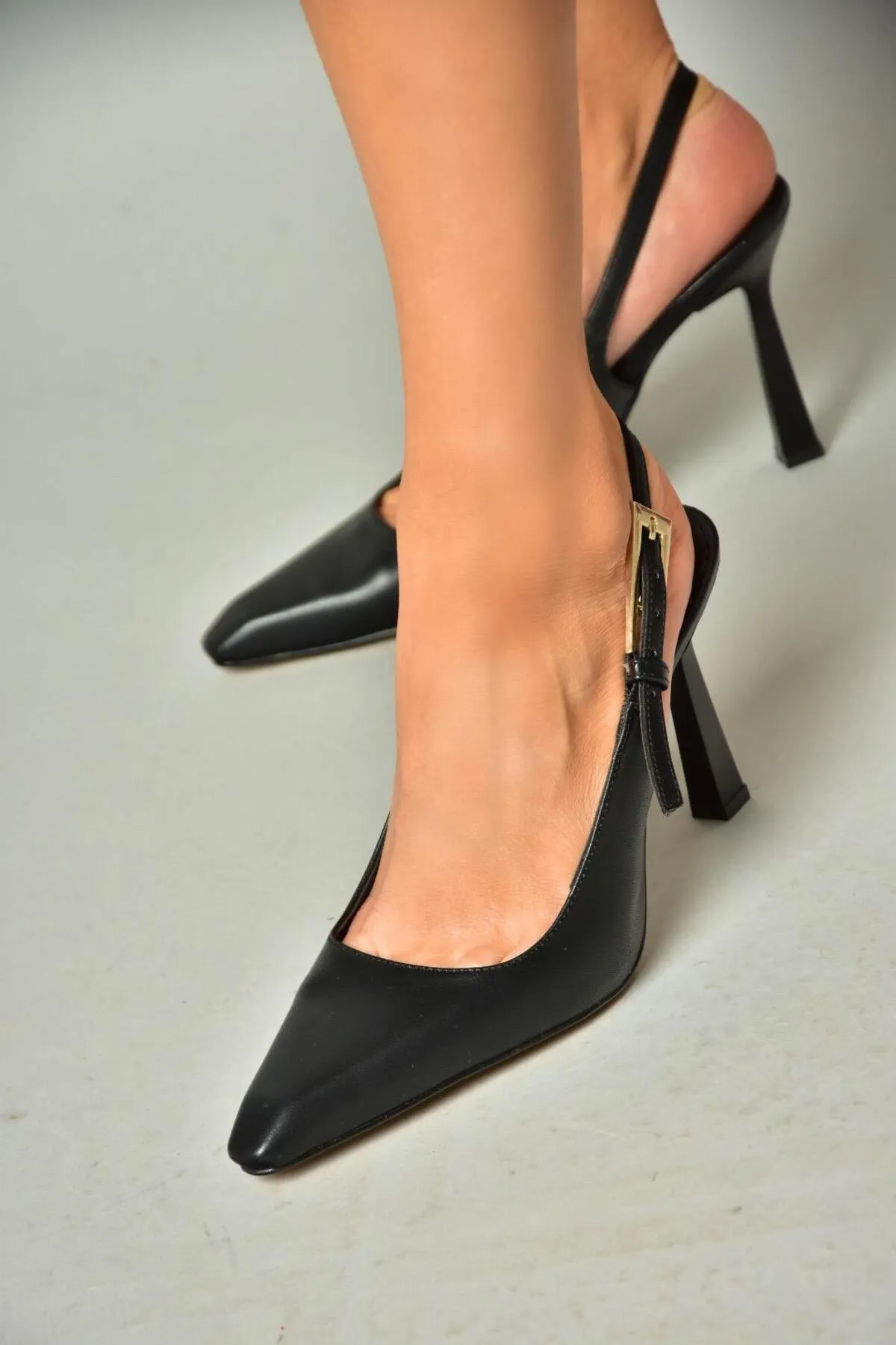 Fox Shoes  S752084909 Schwarze Damenschuhe mit dicken Absätzen
