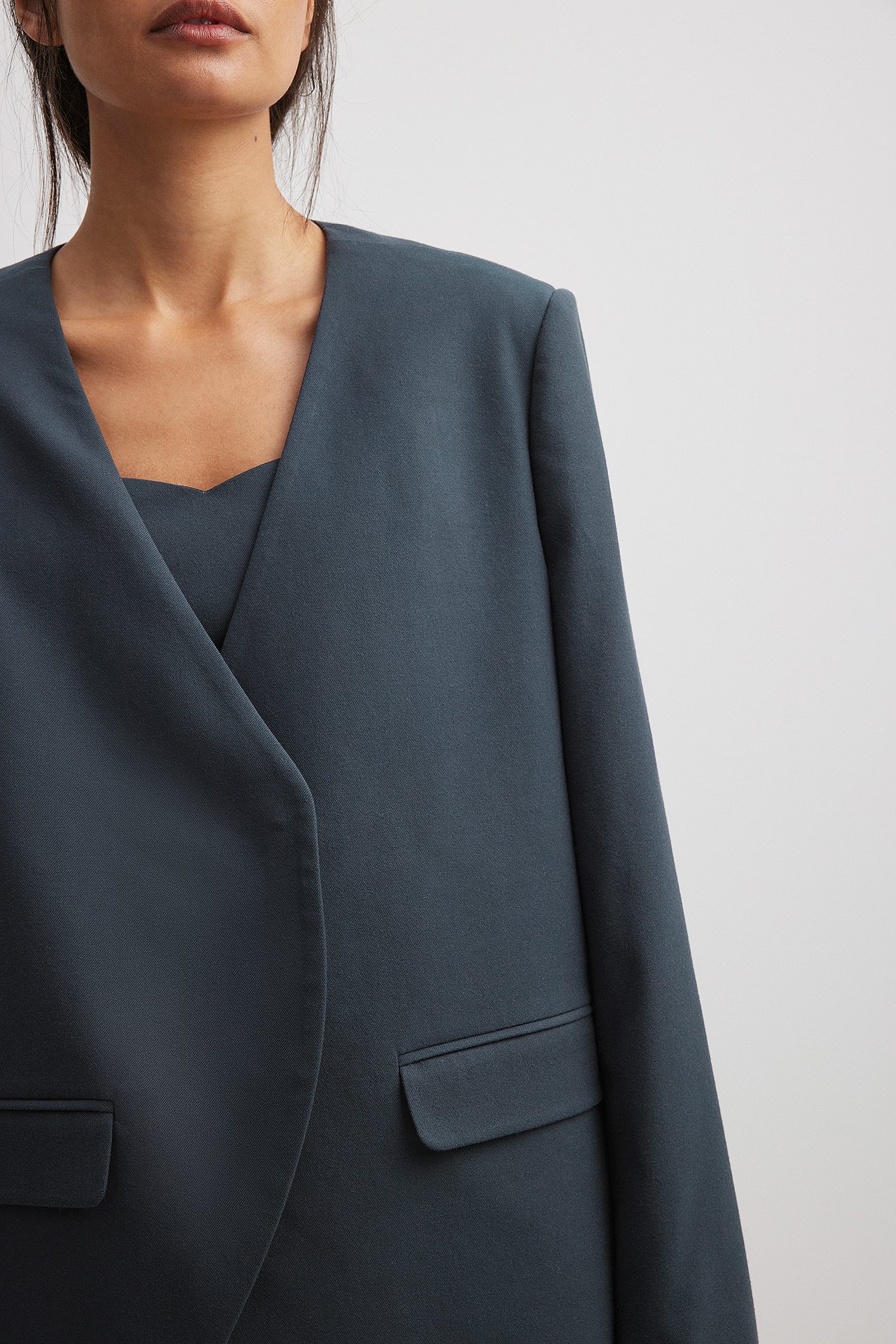 Blazer mit einem V-Ausschnitt