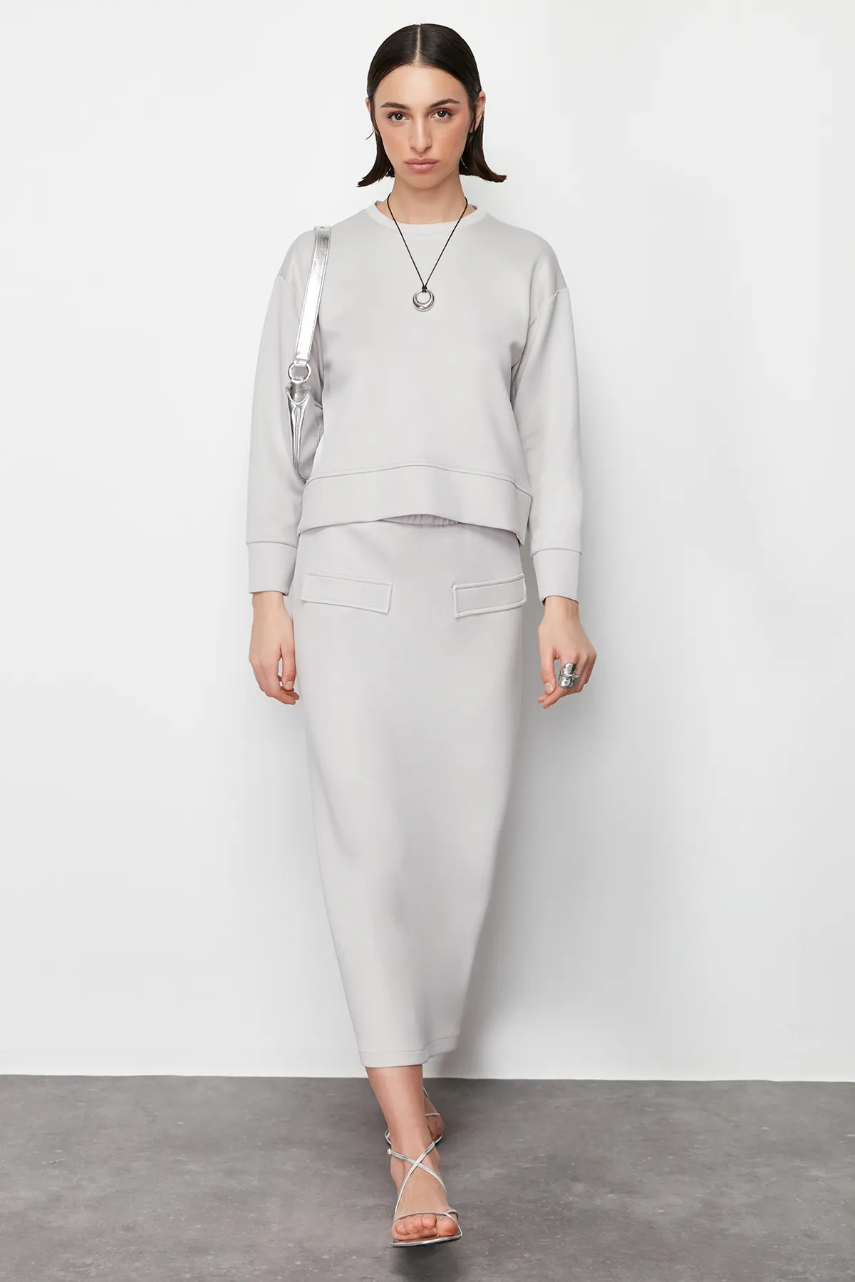 Trendyol Modest  Graues Taucher-/Scuba-Sweatrock-Set mit schlichtem Strick TCTSS24US00039