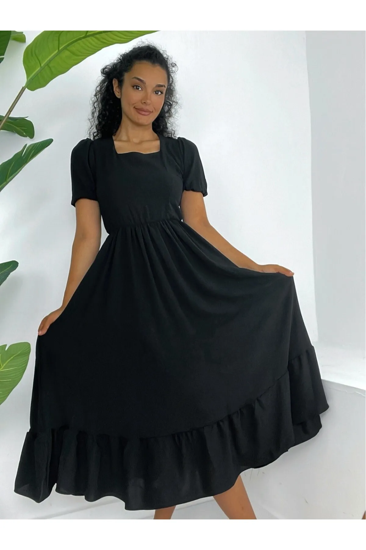 Modamorfo  Kurzärmliges Ayrobin-Kleid mit quadratischem Ausschnitt und elastischer Taille