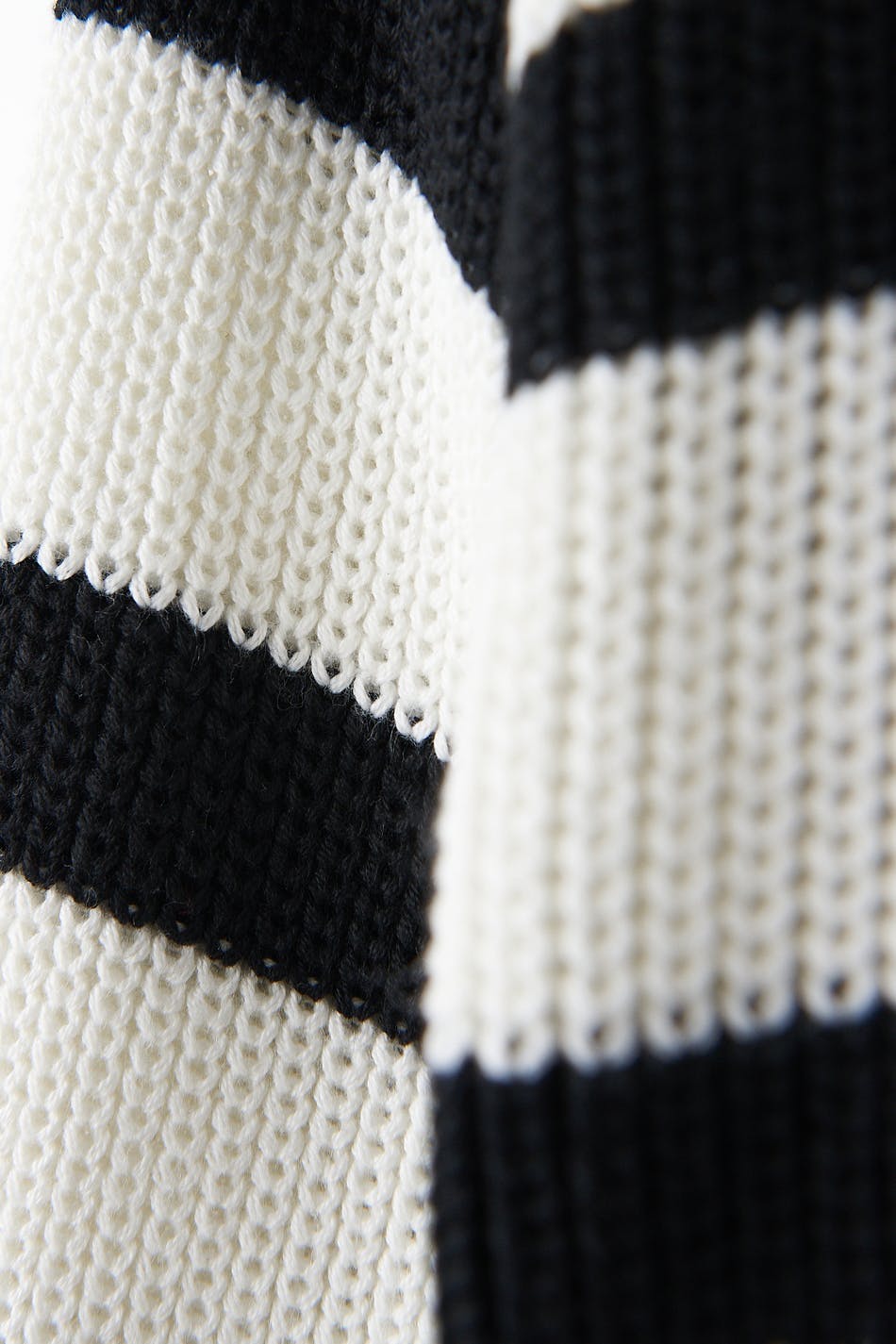 Y knitted casual sweater