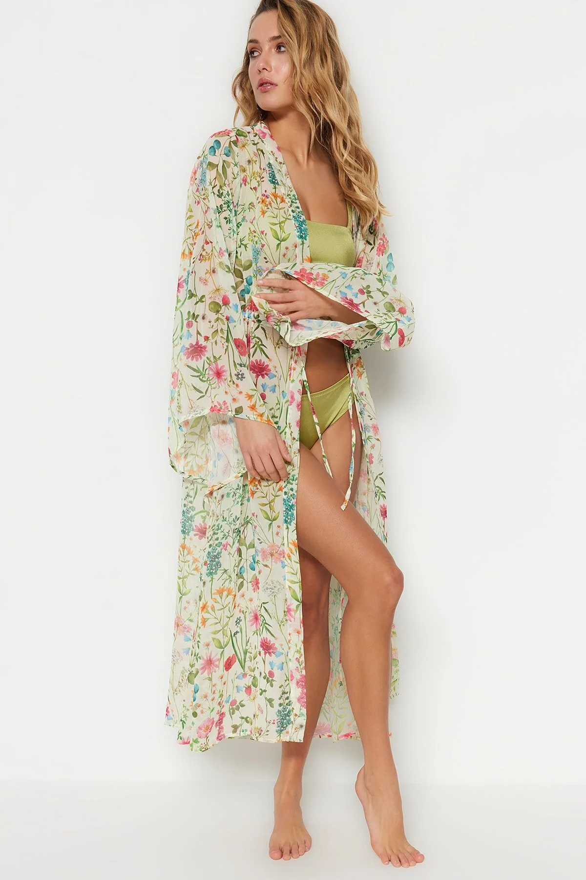 Trendyol Collection  Gewebter Maxi-Kimono und Kaftan mit Blumenmuster und Gürtel TBESS23KM00029