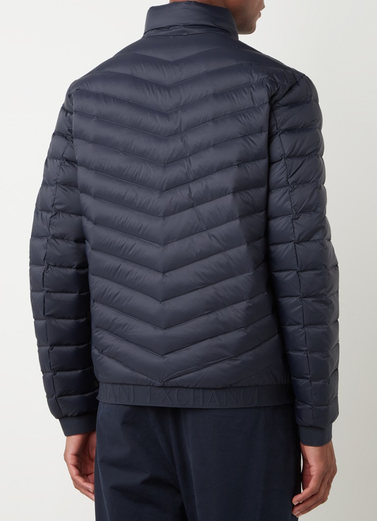 Giacca trapuntata Armani Exchange con imbottitura in piuma e tasche con cerniera.