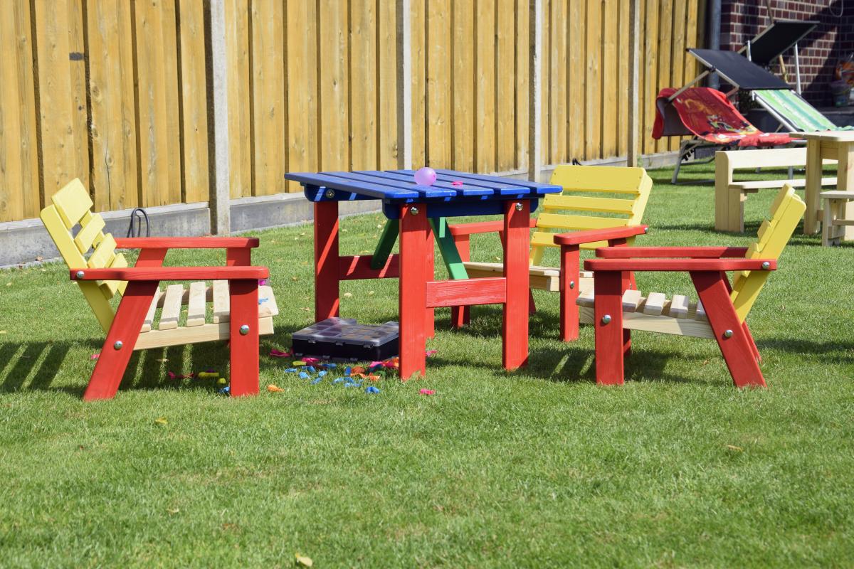 dobar Mehrfarbige Kindersitzgarnitur mit Tisch