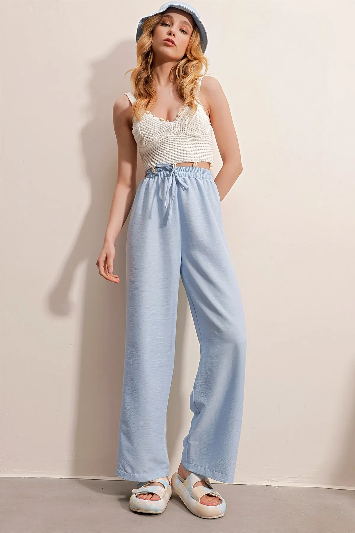 Trend Alaçatı Stili  Blaue Aerobin-Hose mit elastischem Bund und entspanntem Schnitt für Damen ALC-X6625