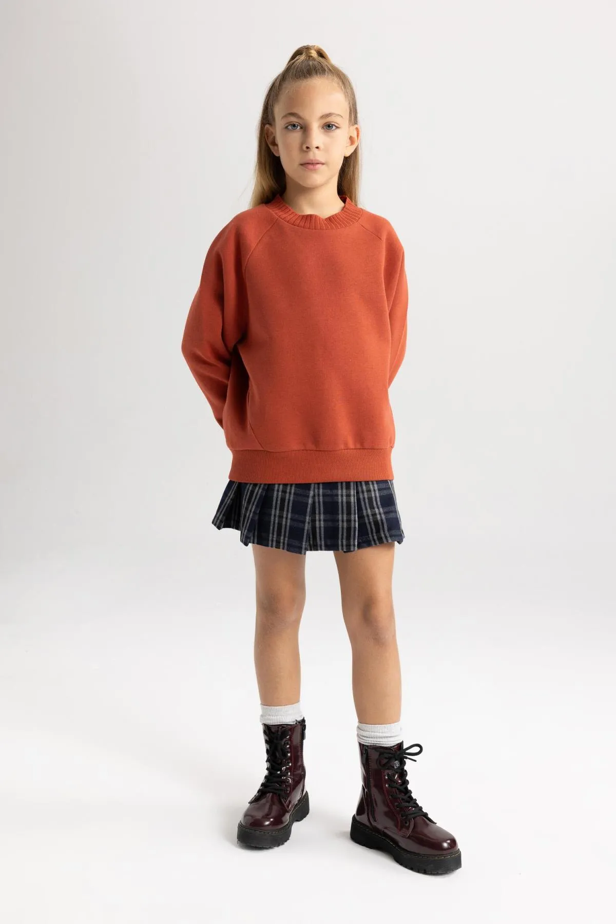 DeFacto  Weiches, pelziges Oversize-Sweatshirt mit Rundhalsausschnitt für Mädchen - B1976a823au