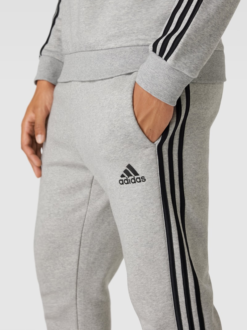 Sweatpants mit Label-Stitching in mittelgrau meliert