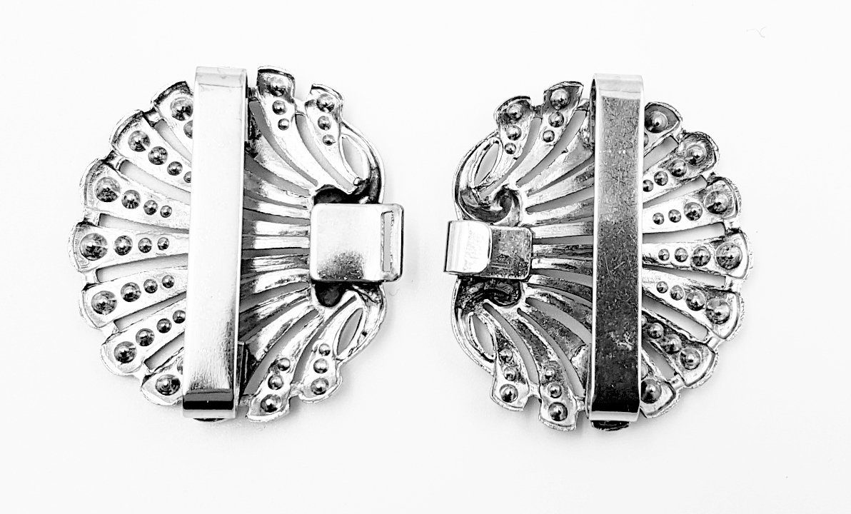 Pezzo D'oro Gürtelschnalle Trachten Schürzenschließe, filigrane Pfauenfeder, Farbe altsilber, Dirndlschnalle