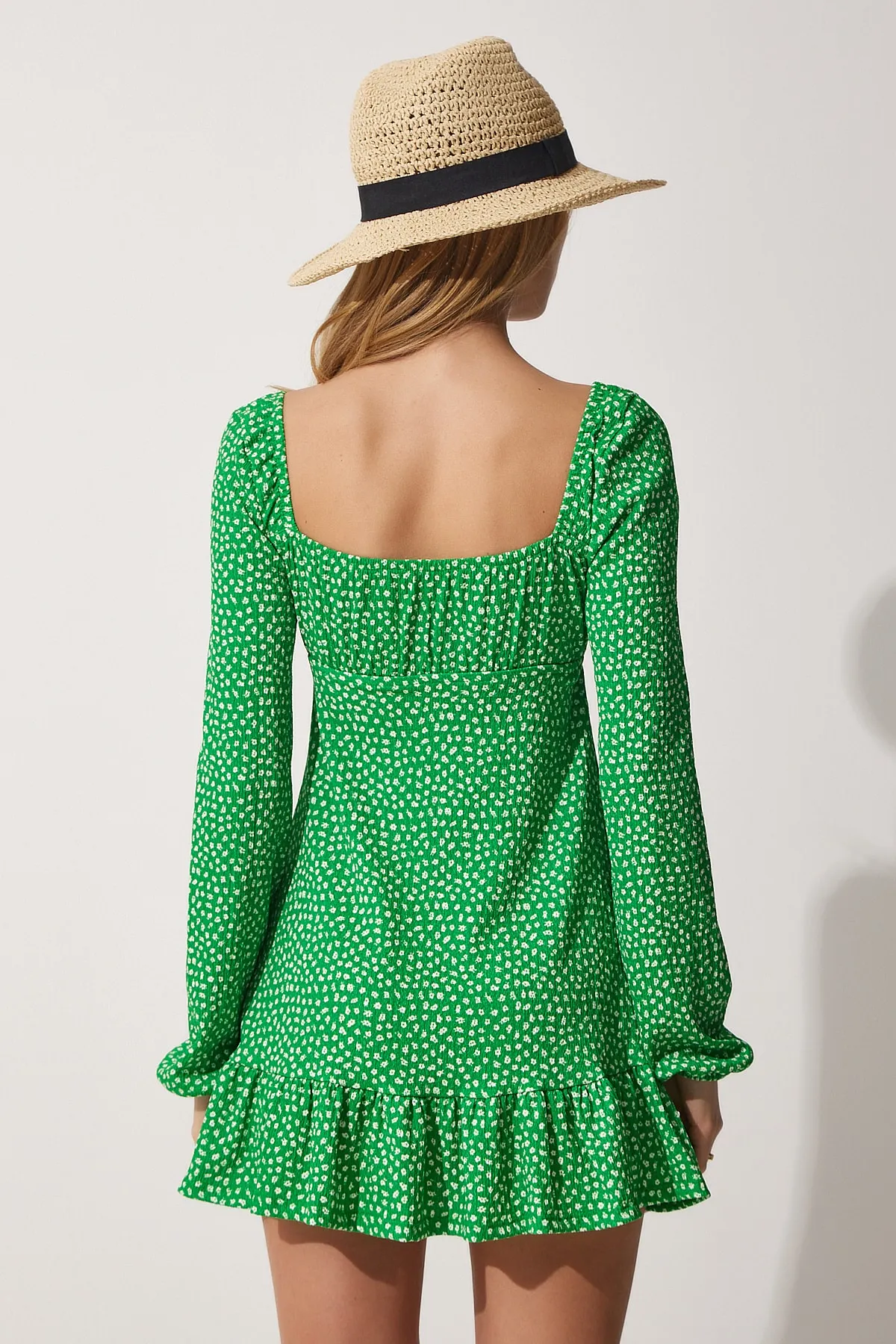 Happiness İstanbul  Grünes, geblümtes, ausgestelltes Sommer-Strickkleid mit Carmenkragen für Damen UB00040