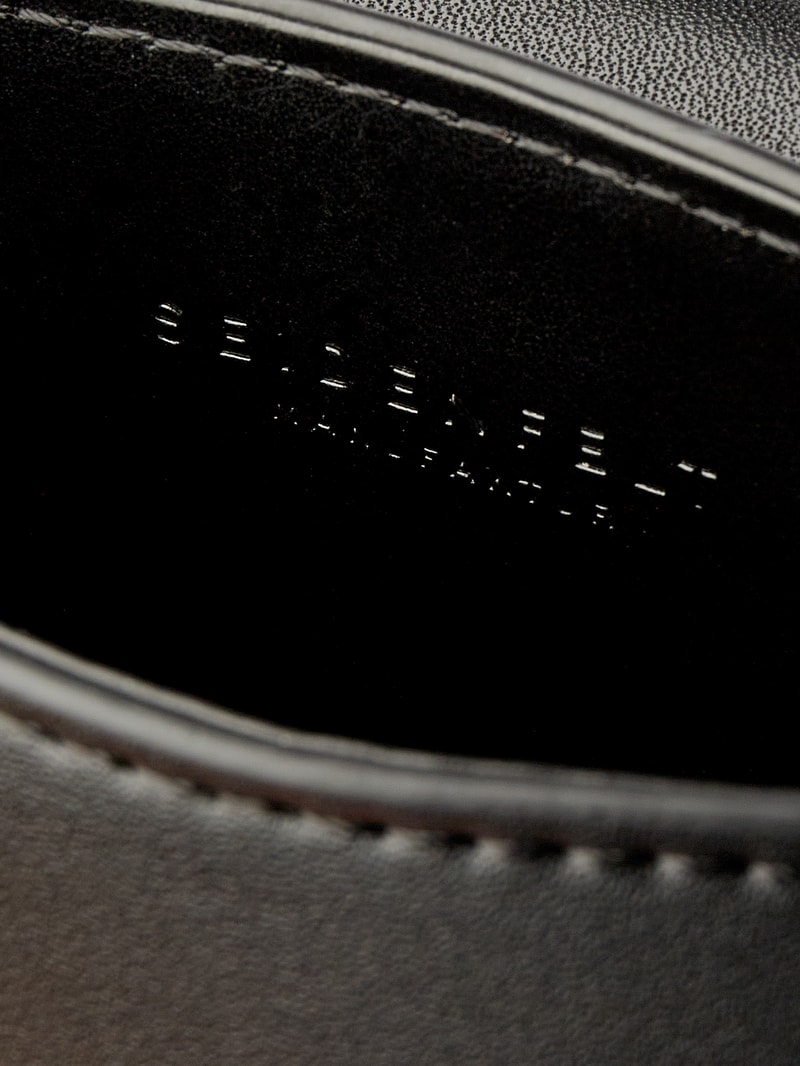 Crossbody Bag in Leder-Optik in schwarz