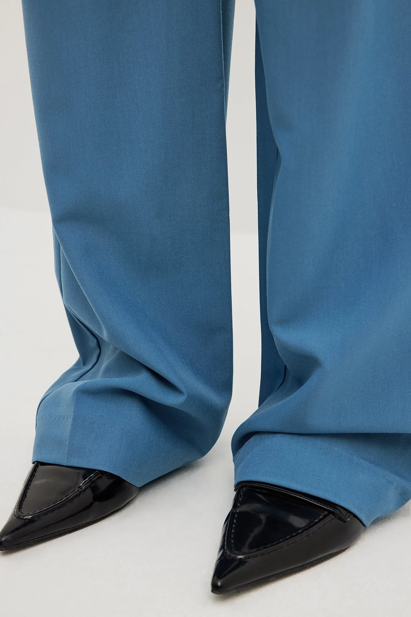 Weite Hose mit hoher Taille und Bundfalten